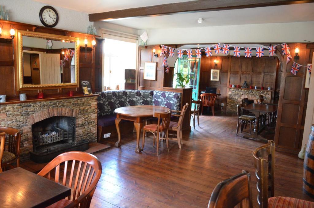 The Feathers Dersingham Exterior photo